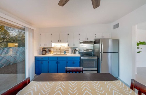 St. Francis Cabrini Apartment | Cozy & Bright/2 BR 1 BA/Central/Spotless