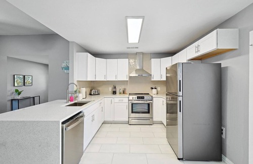 Mesquite House | Cozy & Bright, 4 Bedrooms, Pool, Mins to Attractions