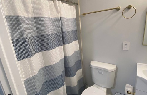 Lauraville House | Cozy, Bright and Spacious townhome in Baltimore. Newly Ren.Close to Univ & Hosp