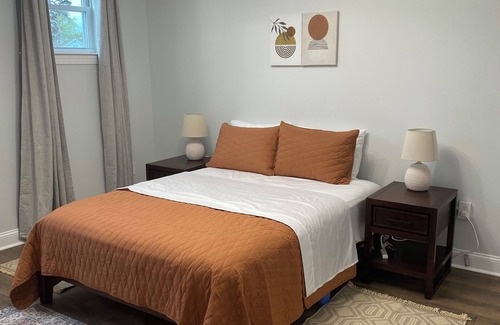 Lauraville House | Cozy, Bright and Spacious townhome in Baltimore. Newly Ren.Close to Univ & Hosp