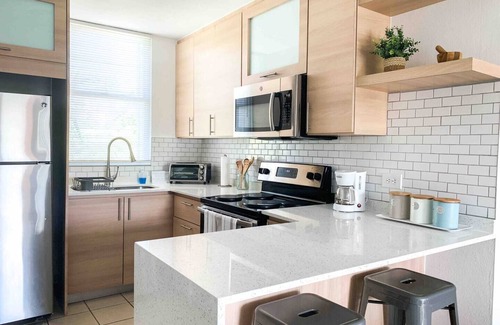 Ceiba Condo | Cozy/bright family sized condo w/private rooftop, pool and 5 min from beach!
