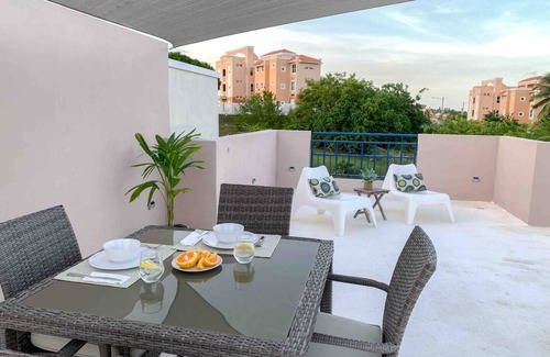 Ceiba Condo | Cozy/bright family sized condo w/private rooftop, pool and 5 min from beach!