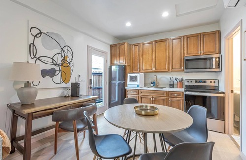 Folsom Apartment | Cozy Broadstone guesthouse located near shops & trails with AC, WiFi