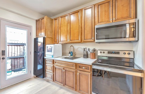 Folsom Apartment | Cozy Broadstone guesthouse located near shops & trails with AC, WiFi
