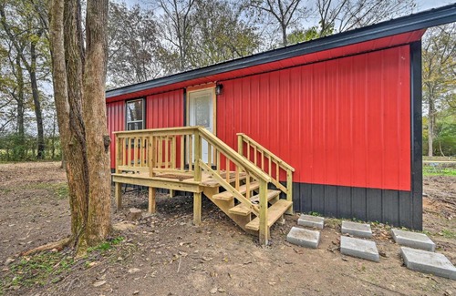 Broken Bow House | Cozy Broken Bow Cabin, Walk to the Lukfata Creek!