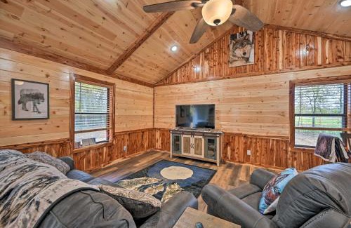 Broken Bow House | Cozy Broken Bow Cabin, Walk to the Lukfata Creek!