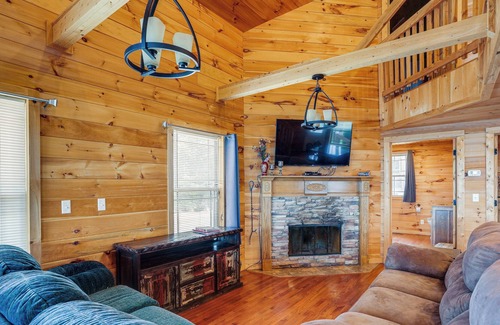 Bryant Cabin | Cozy Bryant Cabin w/ Indoor Pool Access + Hot Tub!