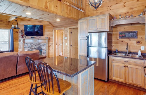 Bryant Cabin | Cozy Bryant Cabin w/ Indoor Pool Access + Hot Tub!
