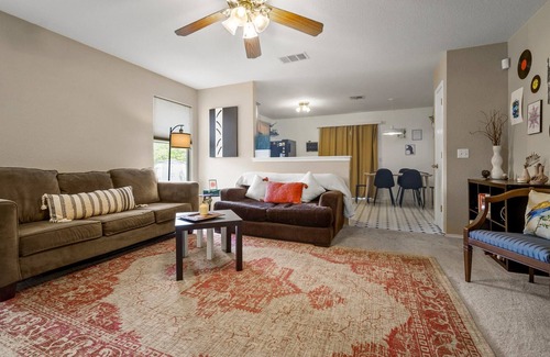 Manor House | Cozy ♥ Budget/Dog Friendly◈ Manor ◈ Yard w/Firepit