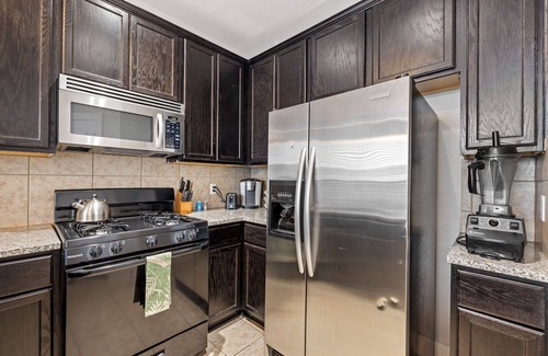 Georgetown House | Cozy & Budget Friendly 3/2.5 Townhouse with a Private Yard in East Georgetown!