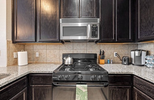 Georgetown House | Cozy & Budget Friendly 3/2.5 Townhouse with a Private Yard in East Georgetown!