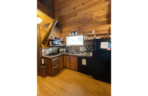 Compton Cabin | Cozy Buffalo River Cabin Getaway with hot tub!