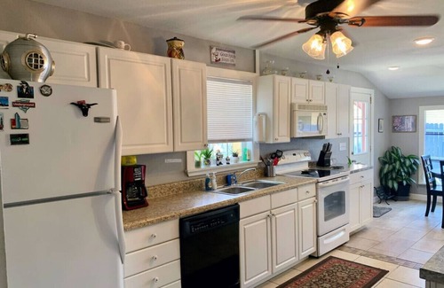 Winter Haven House | Cozy Bungalow - 5 mi Legoland & 0.5 mi Dwntwn