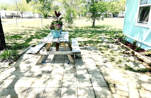 Graford House | Cozy Bungalow, close to the lake.