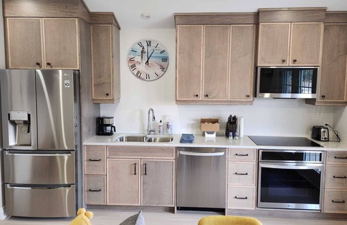 Port Stanley House | Cozy bungalow minutes from the beach and the beautiful downtown of Port Stanley!