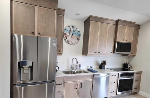 Port Stanley House | Cozy bungalow minutes from the beach and the beautiful downtown of Port Stanley!
