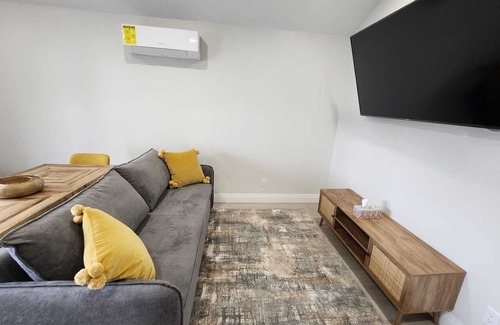 Port Stanley House | Cozy bungalow minutes from the beach and the beautiful downtown of Port Stanley!