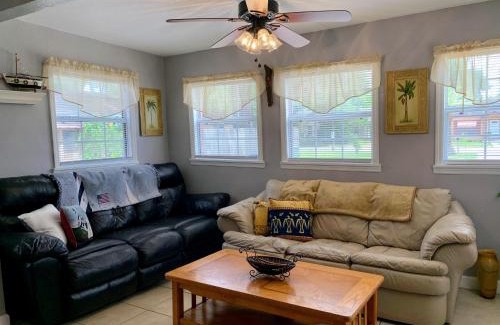 Winter Haven House | Cozy Bungalow