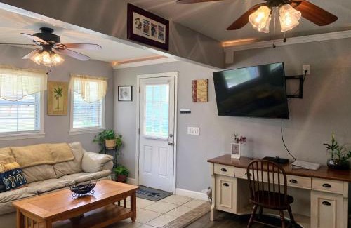 Winter Haven House | Cozy Bungalow