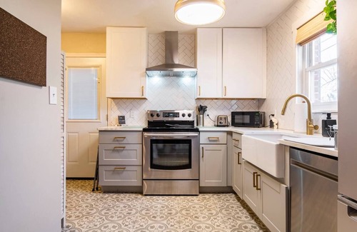 Annapolis House | Cozy Bungalow w/Ample Outdoor Space Near Downtown