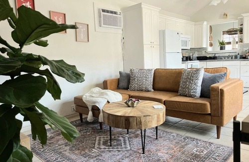 Rockport House | Cozy bungalow w/King bed - mins from Goose Island State Park