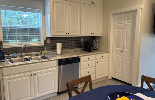 Burleson House | Cozy bungalow with full kitchen/pool in Burleson - Perfect for a cozy getaway