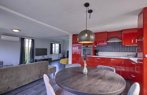 Kaatsheuvel House | Cozy bungalow with spa close to the Efteling