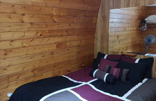 Glaslyn Cabin | Cozy Cabin at Indian Point, Turtle Lake w/wrap around deck