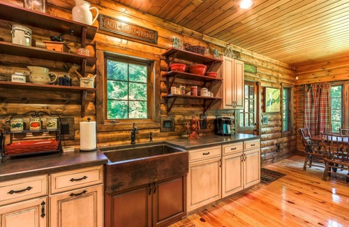 Fontana-on-Geneva Lake House | COZY CABIN HALF MILE FROM THE EXCITING FONTANA WATERFRONT!