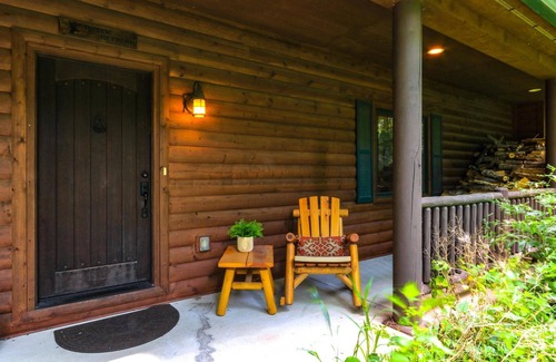 Fontana-on-Geneva Lake House | COZY CABIN HALF MILE FROM THE EXCITING FONTANA WATERFRONT!