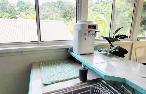 Antoneys Cay Cottage | Cozy Cabana, 1-Minute Walk to the beach and Pool & Budget-Friendly!