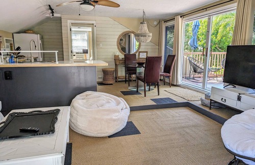 Sarasota House | Cozy Cabana .walk to the beach and St Armand's Circle!