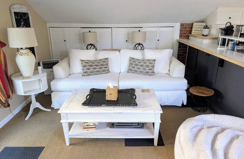 Sarasota House | Cozy Cabana .walk to the beach and St Armand's Circle!