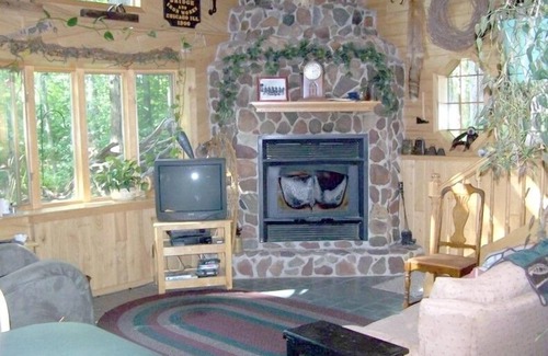 Cumberland Cabin | Cozy Cabin -2 Hr from Twin Cities,Economy Pricing! Have to C