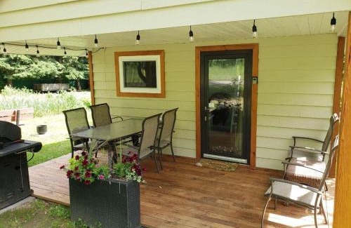 Tappen Ski Chalet | Cozy Cabin, 2 min to the HWY1