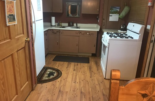 Ruidoso Cabin | COZY CABIN, 2Br/1Ba Central Air/Heat, 6 PRS HOT TUB