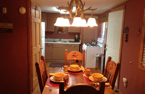 Ruidoso Cabin | COZY CABIN, 2Br/1Ba Central Air/Heat, 6 PRS HOT TUB
