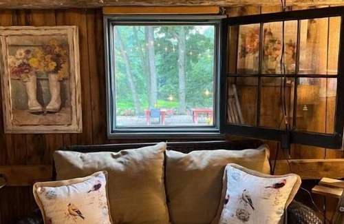 Turner Bed & Breakfast | Cozy Cabin at Farm Bed and Breakfast in Maine