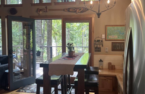 Hoodsport Cabin | Cozy cabin at Lake Cushman in Hoodsport, WA with AC, Wi-Fi, kayak, beach