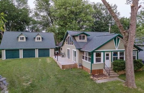 Newville Cabin | Cozy Cabin at Lake Koshkonong