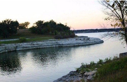 Clifton Cabin | Cozy Cabin by Lake Whitney