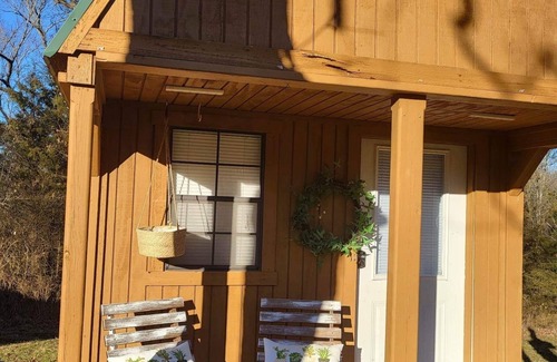 Proctor Cabin | Cozy Cabin, floating, illinois river, golfing