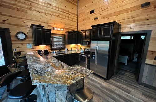 Broken Bow Cabin | Cozy Cabin for Summer Entertaining, Private Trail, Pet Friendly, Close to shops!