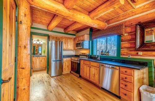 Michigan Hill Cabin | Cozy Cabin for the Outdoor Enthusiast