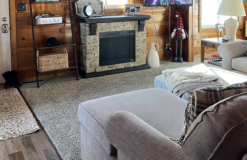 Almelund Cabin | Cozy Cabin Get Away
