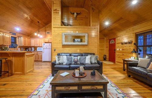 Broken Bow Cabin | Cozy cabin getaway with Hot Tub and games; Sleeps 6. Close to lake and trails!
