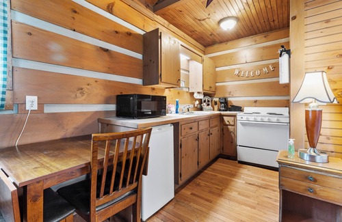Fancy Gap Cabin | Cozy Cabin Hideaway - The Schoolhouse Cabin - Cabin 9