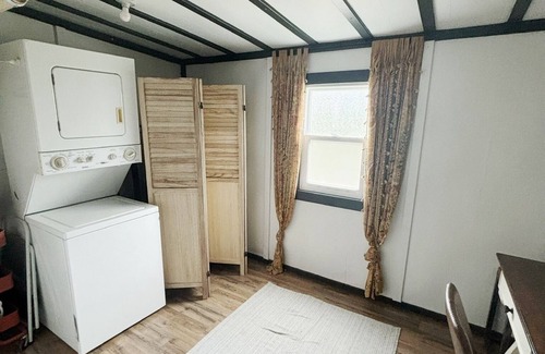 Montgomery Cabin | Cozy cabin in charming Richards with WiFi and AC