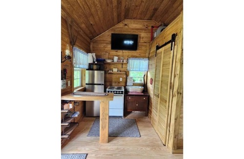 Smith Cabin | Cozy Cabin in East Tennessee