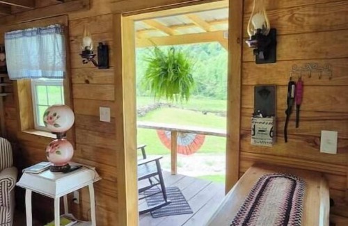 Smith Cabin | Cozy Cabin in East Tennessee